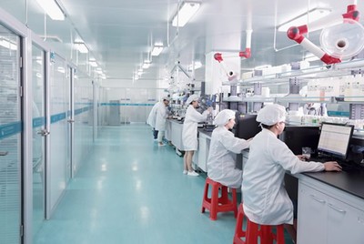 如何選擇優(yōu)質(zhì)的化妝品代加工廠家？關鍵考察要點解析